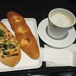 Sammaruku Kafe - グリル野菜フランス
                        サーモンチーズフランス
                        抹茶ラテ
                        