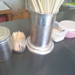 一真軒 - ごま、コショウ、紅ショウガが置いてます。