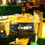 フィッシュ オン ディッシュ ロリー - 店内はまさに純喫茶