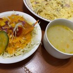 フォレスタ - セットサラダとスープも美味しい