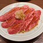 ボンボン - 新鮮ツラ刺し 768円
