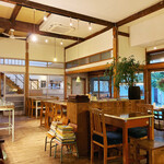 センキヤ - そして内観にもまた歓喜。実際にはもっと暗くて雰囲気抜群。