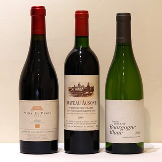 グラスワインは常時十種類以上、ボトルは150種類以上ご用意がございます。