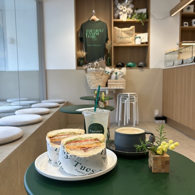 月夜のサンドウィッチ ペアウォッチ💕「月の道」をテーマに、海に映る月の光のきらめきを表現