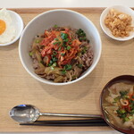 トーコーキッチン - キムチ牛丼 副菜二品 豚汁