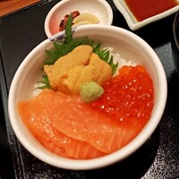 函館うに むらかみ 日本生命札幌ビル店 - 3色丼（S）