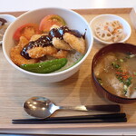 トーコーキッチン - チキンカツ丼 副菜二品 豚汁 ご飯