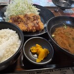 とん吉 - ご飯、お味噌汁も美味しかった