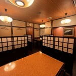 たん右衛門 - (喫煙席)４名テーブル×4つ