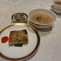 筑紫樓 銀座店 - 日替わり小鉢、スープ、ザーサイ