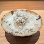 好日 - “龍の瞳” に じゃこをタップリのせた “ちりめん山椒のごはん” 。