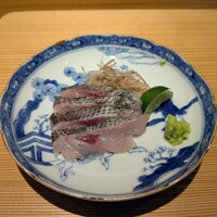 好日 - お造り：千葉県の黒ムツ、皮目に炭を直に充て ジューと焼いて脂を溶かしてあります。土佐醤油 or 藻塩で美味しくいただきます♪♬