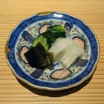 好日 - 香の物：胡瓜、大根、白菜。