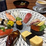 寿司ビストロ　美奈吉 - 料理写真:美奈吉セット（にぎり８かん＋いくらとうに、赤だし、香の物、デザート）