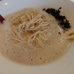 らーめん 集 - 濃厚な煮干し豚骨スープ