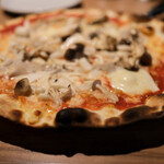 アトリエ・ド・フロマージュ - いろいろ信州きのこのピッツア　トリュフ風味