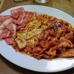 大松園 - カルビ　1000円　ホルモン　800円　豚ロース　750円