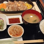 焼肉 萬両 - 豚ロースステーキ？