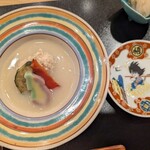 寿し処永遠 - お通し。小皿にはドラゴンボール