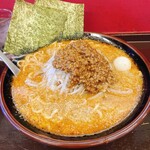 豚とことん - 料理写真:味噌担々麺(大)
大盛りボタンはないが100円渡すと大盛りにできます。
麺も2種から選べ、太い方の麺をチョイス。
