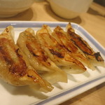 リンガーハット - 餃子５個２５０円、これは普通に美味しいです！
