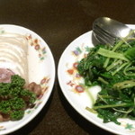 豚すね肉の冷菜と空心菜のにんにく炒め