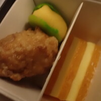 分とく山 - 軟骨入り鶏つくね　蝶そら豆　マンゴーバター挟み