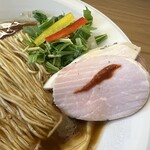 めん処 きよ洲 - 2種類のチャーシューが旨い！水菜、パプリカがスープに合う！