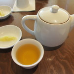 Jin Dhi Nrou - ウーロン茶と針生姜