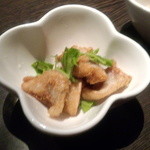 焼酎居酒屋　乙 - お通し（なんこつ南蛮）