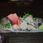 やっちろ - 中トロ、鰹、す鯖　多分鮭の酢締め…コレも初めて食べたけど、脂がのって生とは違う味わい(⁠ ⁠◜⁠‿⁠◝⁠ ⁠)⁠♡あとサワラとハマチ？かな