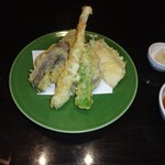 やっちろ - 海老、茄子イカ、サワラ？ネットリ芋天…コレは蒸してから揚げてあるのかな？めちゃくちゃ甘くネットリしてました