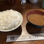 とんかつ かつせい - ご飯大盛り+50円・宮城米ササニシキ。なめこ汁付き。