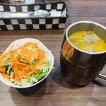 BAJE - 謎ドレッシングたっぷりサラダ と濃厚マンゴージュース