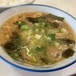 鷹の羽食堂 - 豚汁　※かなりの具だくさん　※母親の作る、味噌汁みたい