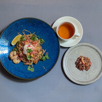 クエティオ　パッタイ　自家製トーチソース添え