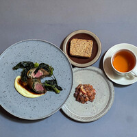 鴨胸肉のフリール　フランボワーズビネガーソース