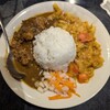 カリー河 - あいがけ（キンカリー、キャベツ、豆、トマトカリー）
