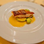 Aux Crieurs de Vin - メイン
      真鯛のポワレ