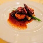 Aux Crieurs de Vin - メイン
      イタリア牛のロースト
      ＋2000円