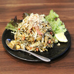 AUNG MYANMAR - お茶の葉サラダ