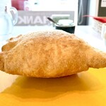 La cuccuma - 料理写真:ナポリ揚げピッツァ風船みたい     アスパラベーコン