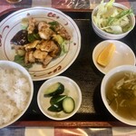 中華料理五六苑 - 日替わり　鶏肉とネギのぶつ切りピリ辛炒め  ¥930-