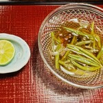 303066274 - じゅんさいを小分けにしてくれます。