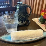 琉球料理 ぬちがふぅ - お水とおしぼりです。