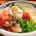 熟成うどん なかや - お連れさんが頼んだのは、梅おろしぶっかけうどん