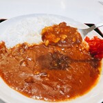 レイト カフェ - ルーはレトルトですが、ご飯は店内で炊いている様です。