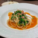ビステリア サトッロ - パスタ①
                                イカとほうれん草のスパゲッティ。魚介の旨みがよく出ている。スパゲッティはアルデンテで完璧な硬さ。ピリ辛なのでお酒とも合う。