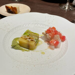 ビステリア サトッロ - 前菜②
      左側はブロッコリーやさつまいものゼリー寄せ。さつまいもがしっとり甘くて美味。
      右側はイカやトマトのマリネのようなもの。イカはねっとり柔らかくて噛めば噛むほど味が出る。