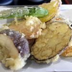 Menjuku - 夏野菜の天ぷらも揚げ立て